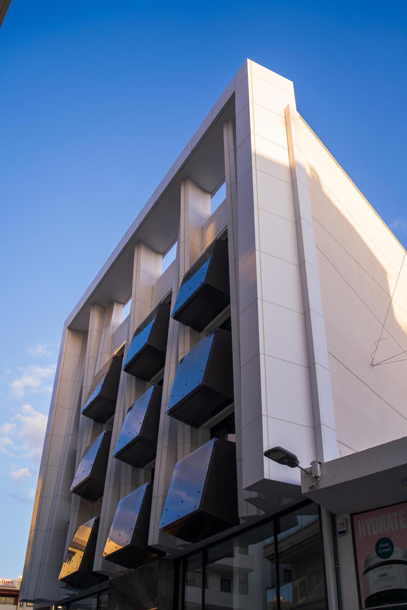 Raam Luxury Suites Ларнака Екстериор снимка