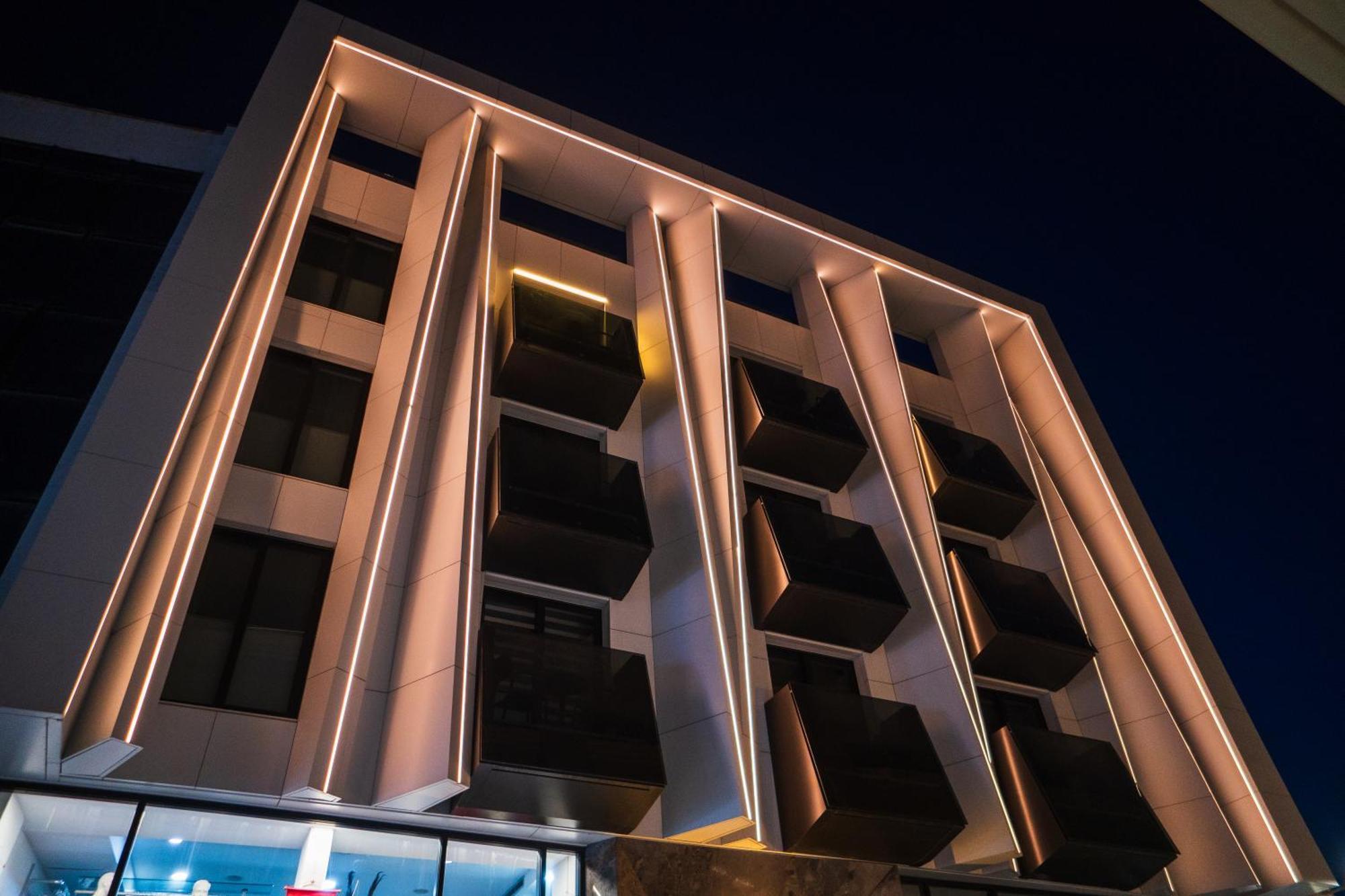 Raam Luxury Suites Ларнака Екстериор снимка
